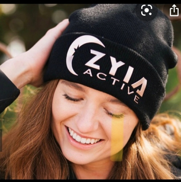 ZYIA Accessories - Zyia rose gold beanie one size